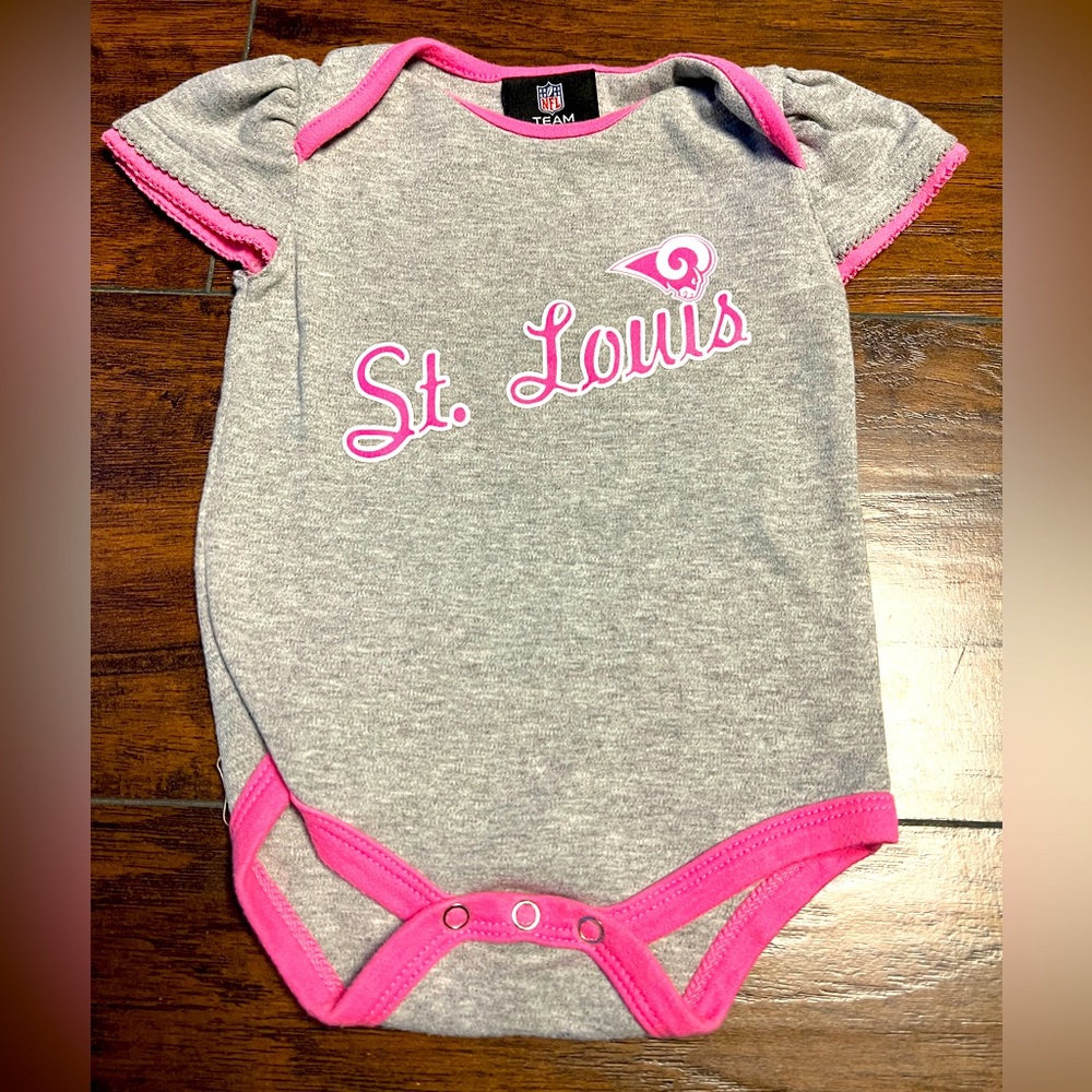 Retro NFL St Louis Rams Baby Onesie Baby 3-6months Gray/Pink New Without Tags